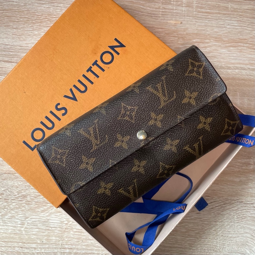 ⚠️⚠️SOLD⚠️⚠️LV Sarah Wallet (Authenticated by Mercari)